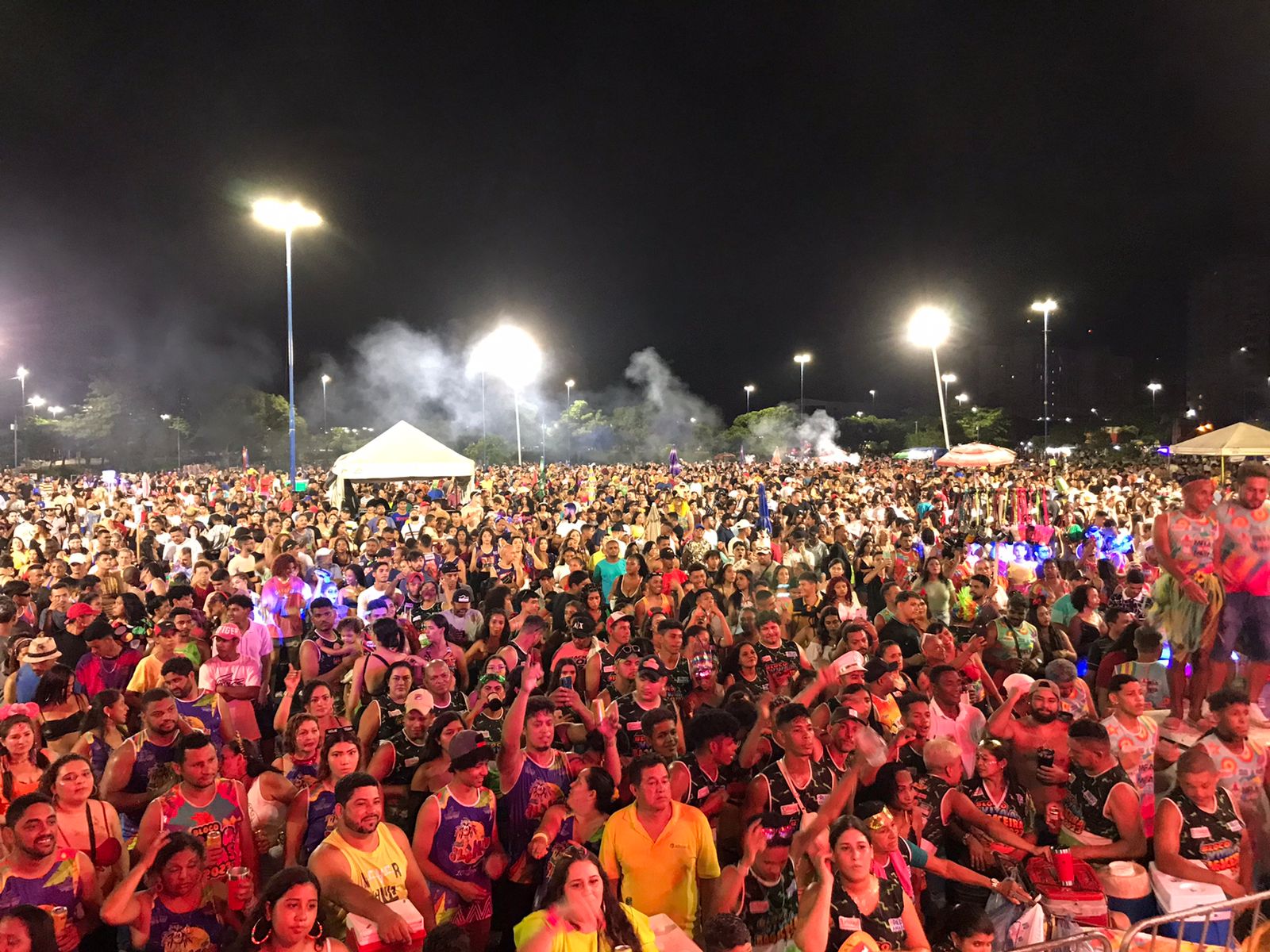 Último dia de carnaval reuniu milhares de pessoas na Beira Rio